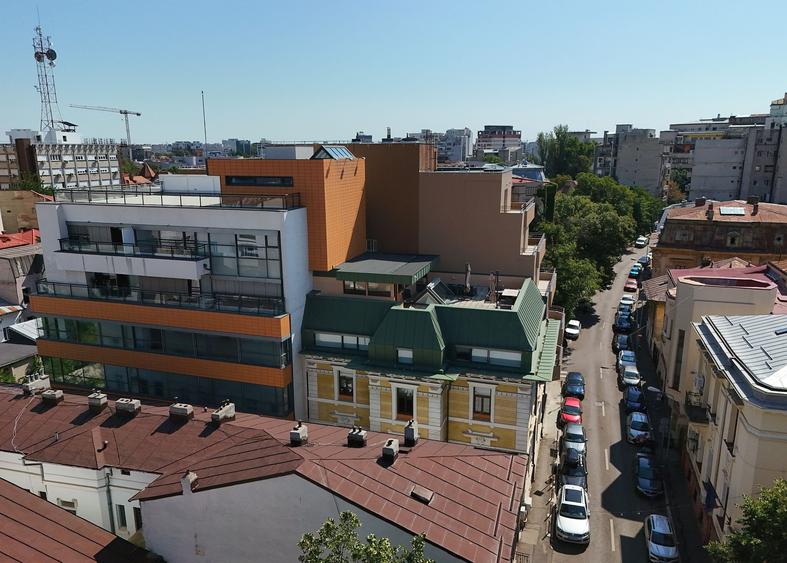 Birou, de 1,993 mp, în Universitate