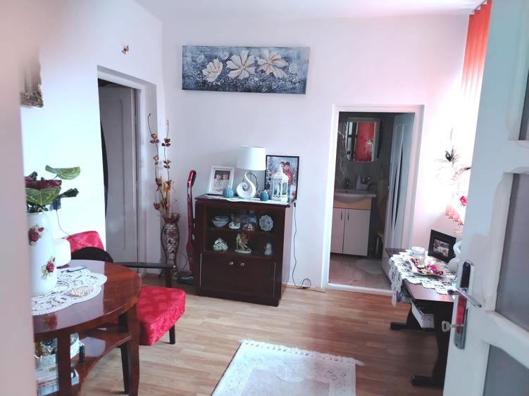Duplex cu 4 camere cu Canalizare în Central