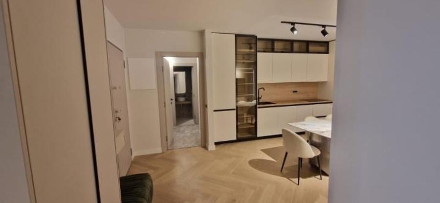 Apartament cu 3 camere semidecomandat, mobilat în Voluntari