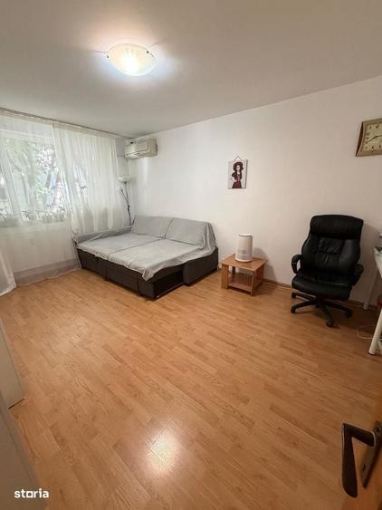 Apartament cu 3 camere decomandat în Drumul Taberei