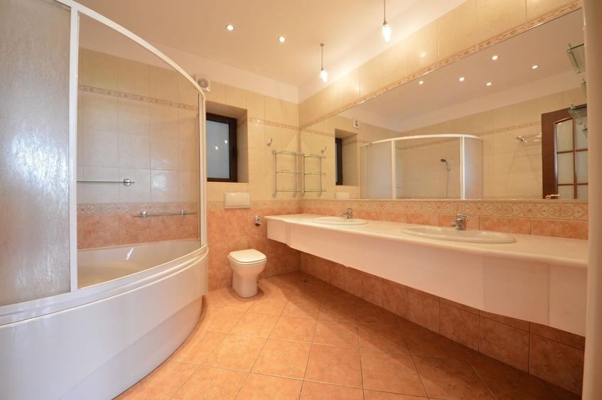 Apartament cu 4 camere decomandat în Kiseleff