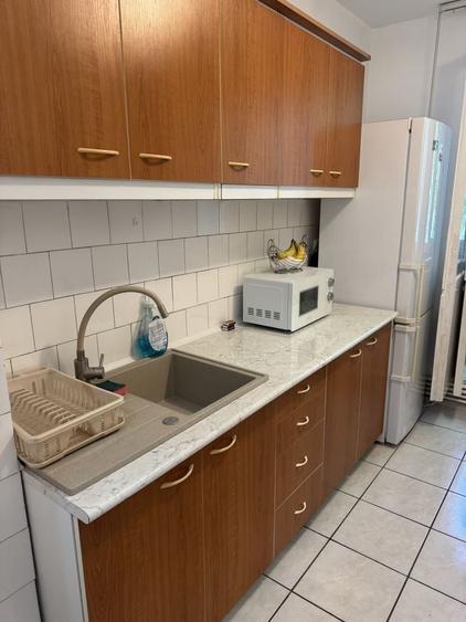 Apartament cu 3 camere semidecomandat, mobilat în City Park Mall