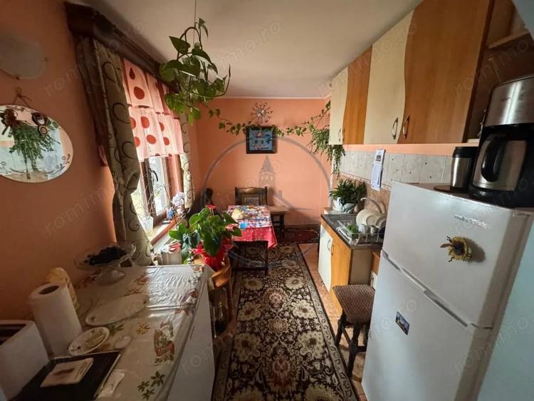 Casă cu 6 camere cu Teren 2000 Mp în Central