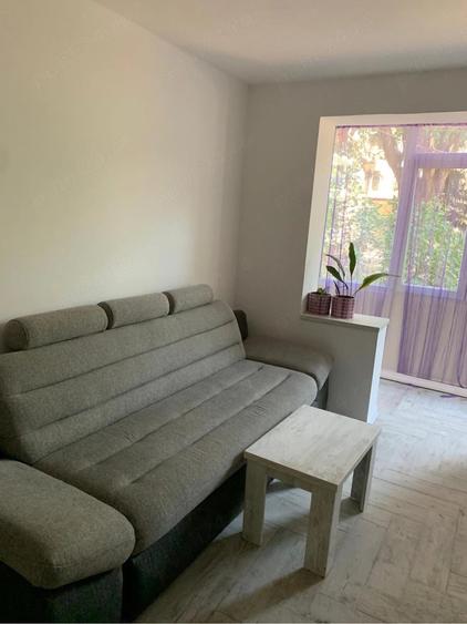 Apartament cu 2 camere semidecomandat în Calea București