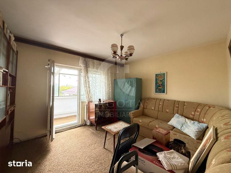 Apartament cu 3 camere decomandat în 1 Decembrie