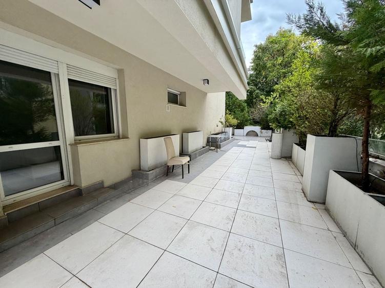 Apartament cu 5 camere în Herăstrău