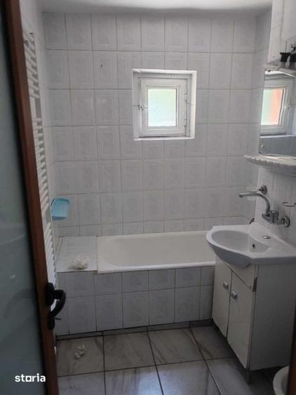 Apartament cu 2 camere decomandat în Rovine