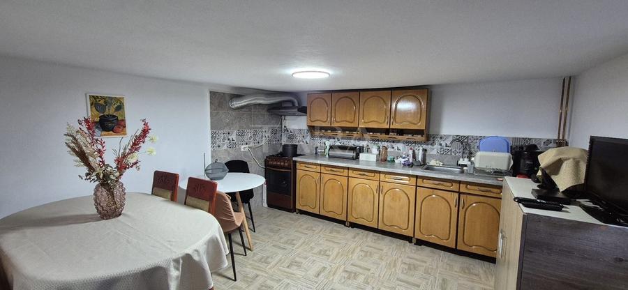 Casă individuală cu 4 camere cu Canalizare în Iris