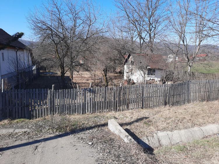 Teren de 1039 mp, în Pietroasa