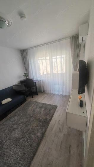 Garsonieră decomandată în Est