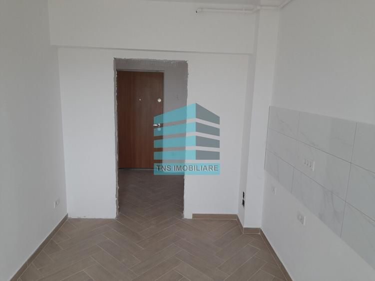 Apartament cu 4 camere decomandat în Titan