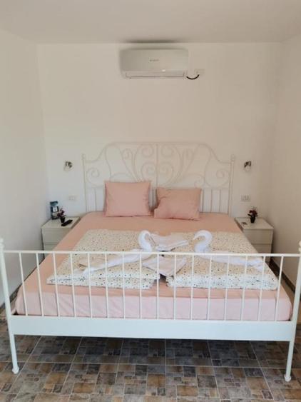 Casă individuală cu 5 camere cu Teren 1790 Mp în Corbu
