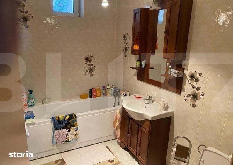 Casă cu 8 camere cu Teren 1760 Mp în Sânmihaiu Român