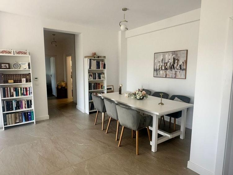 Apartament cu 3 camere decomandat în Viforâta