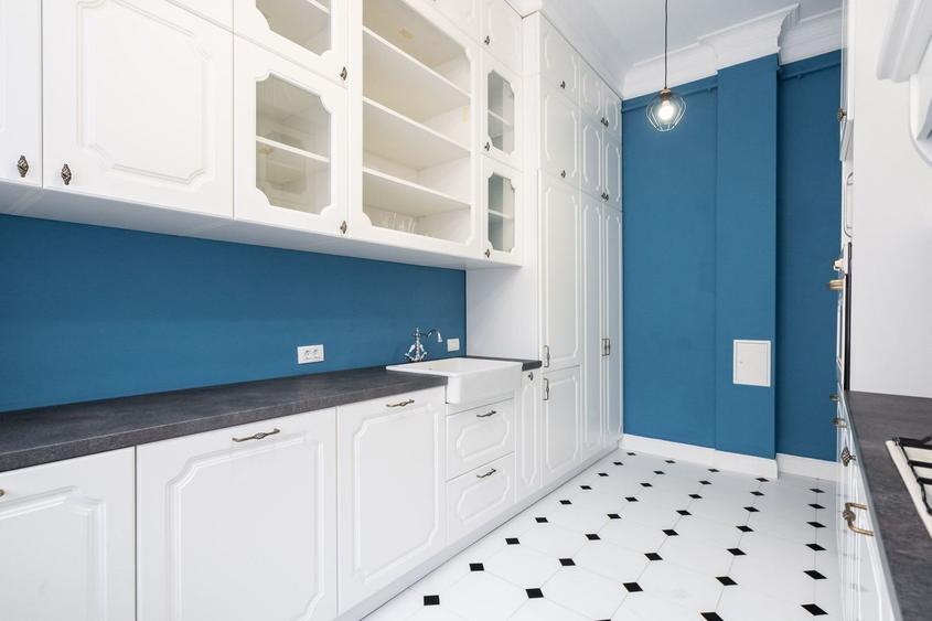Apartament cu 5 camere decomandat, mobilat în Regina Elisabeta
