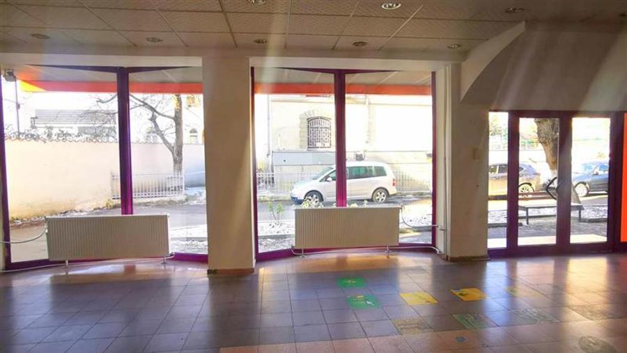 Spațiu comercial, de 92 mp, în Central