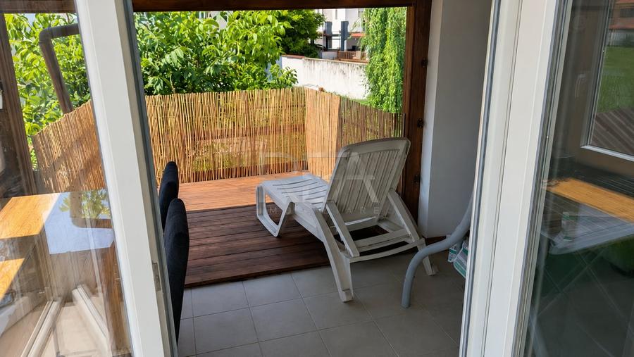 Apartament cu 3 camere semidecomandat, mobilat în Vitan