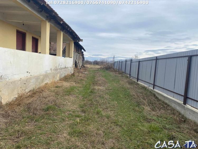 Casă individuală cu 3 camere cu Teren 3300 Mp în Exterior Vest