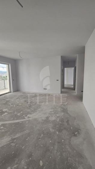 Apartament cu 3 camere semidecomandat în Mărăști