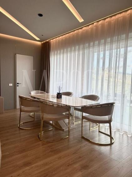 Penthouse cu 5 camere semidecomandat, mobilat în Florești