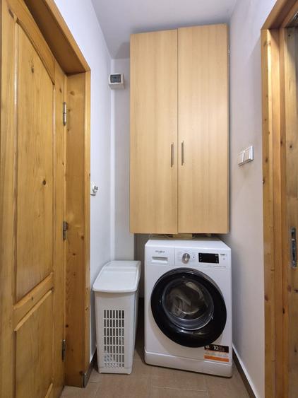 Apartament cu 3 camere semidecomandat în Craiovei