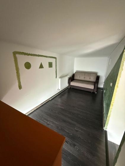 Apartament cu 3 camere decomandat în Colonia Bod