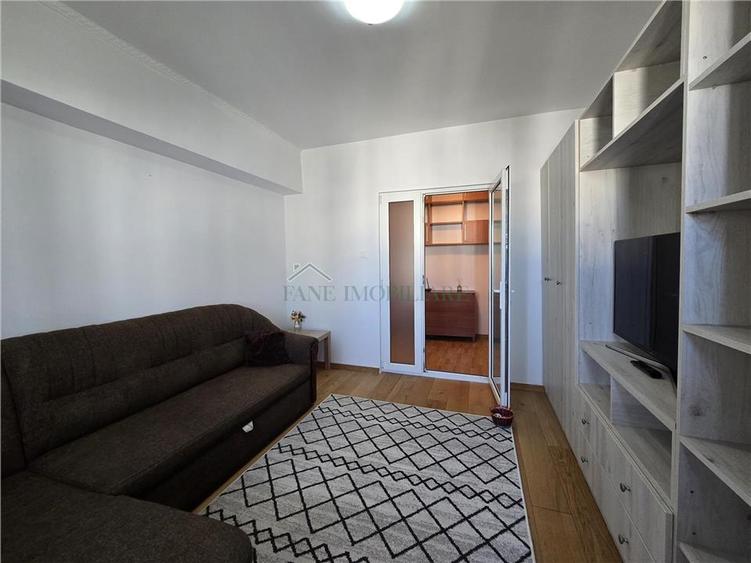Apartament cu 3 camere decomandat, mobilat în Brâncoveanu