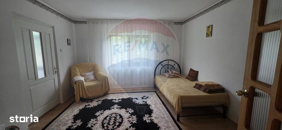 Casă cu 7 camere cu Teren 917 Mp în Căprioru