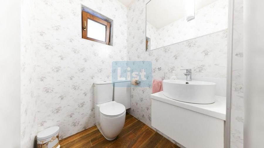 Casă cu 6 camere cu Piscina în Florești