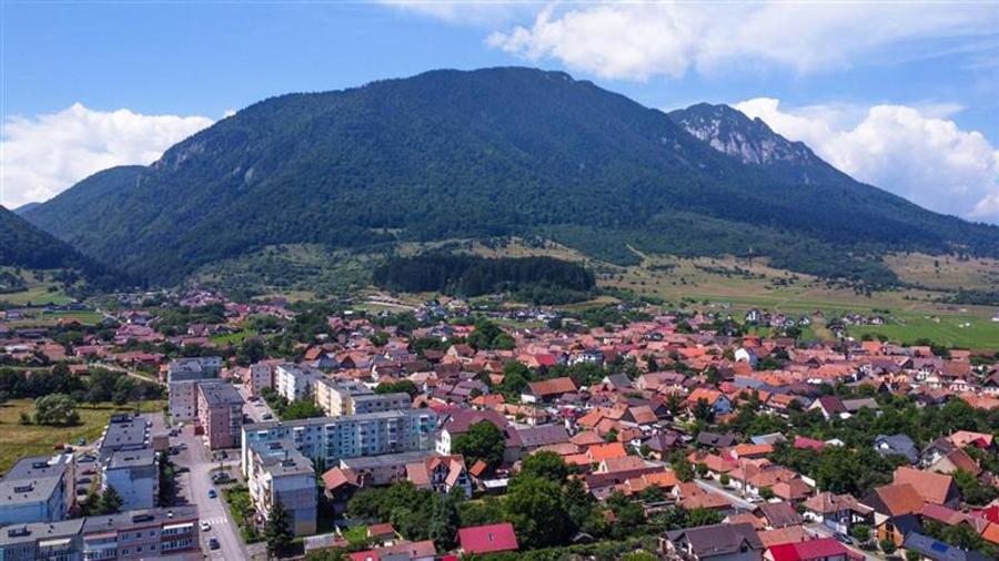 Apartament cu 2 camere decomandat, mobilat în Est