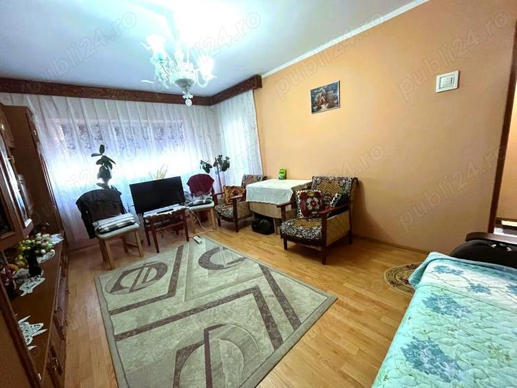 Apartament cu 3 camere decomandat în E3