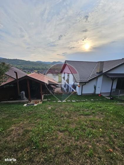 Casă cu 4 camere decomandat în Rona de Jos