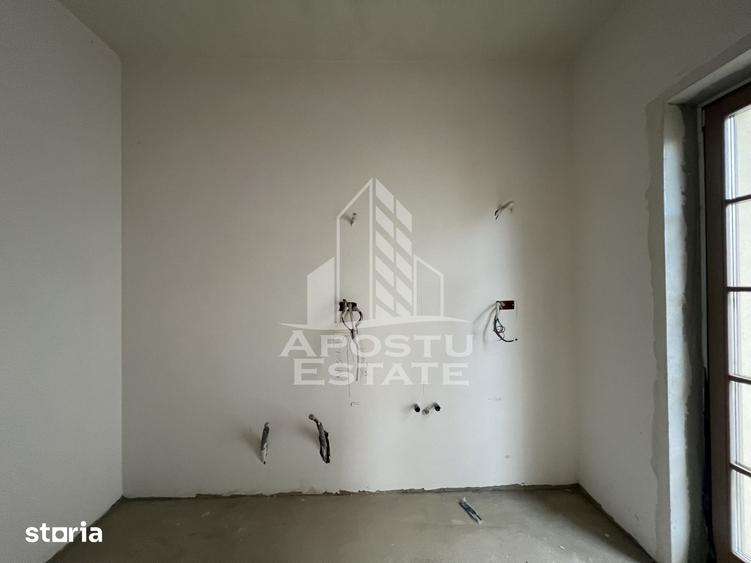 Casă cu 5 camere cu Teren 650 Mp în Soarelui