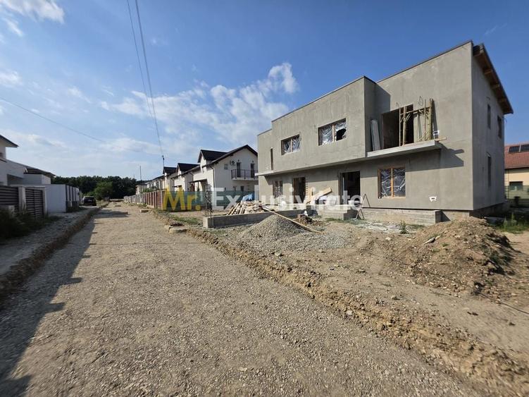 Casă cu 4 camere cu Teren 300 Mp în Găvana