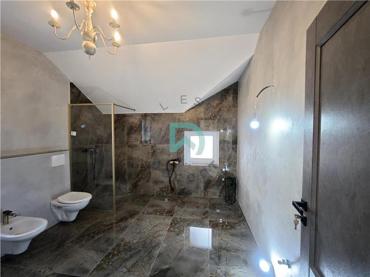 Casă individuală cu 4 camere cu Canalizare în Cristian