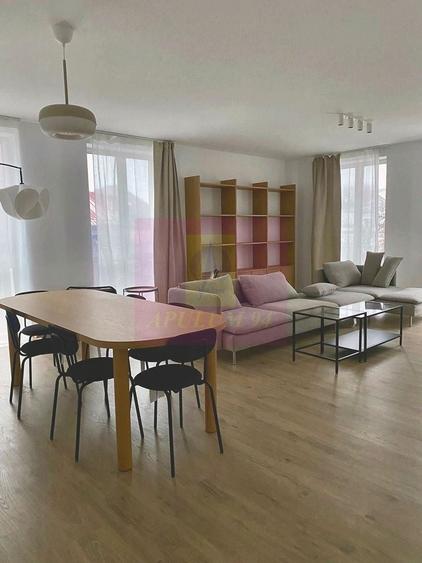 Apartament cu 3 camere decomandat în Grădina Icoanei