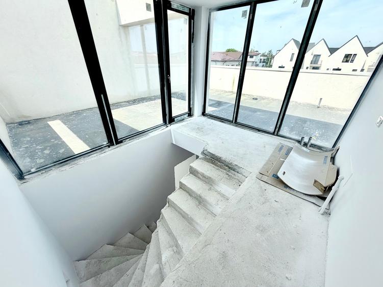 Duplex cu 4 camere cu Canalizare în Sud