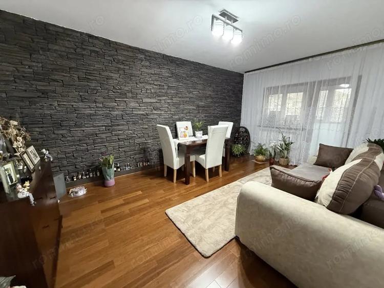Apartament cu 4 camere decomandat, mobilat în Baba-Dochia