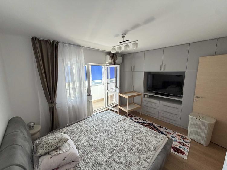 Apartament cu 3 camere decomandat în Drumul Sării