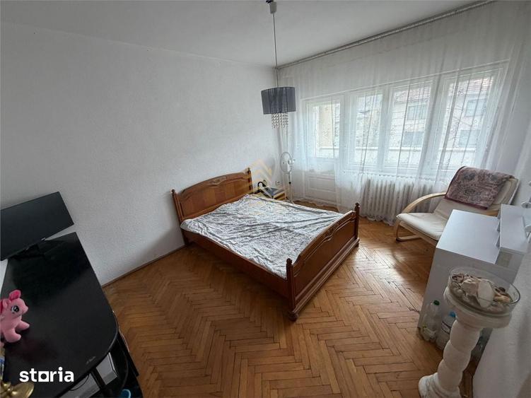 Apartament cu 3 camere decomandat în Central