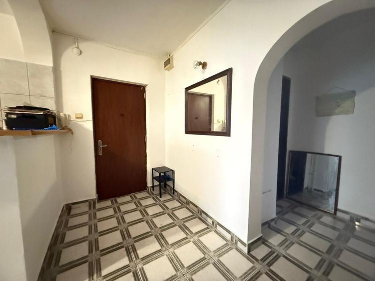 Apartament cu 3 camere decomandat, mobilat în Octavian Goga