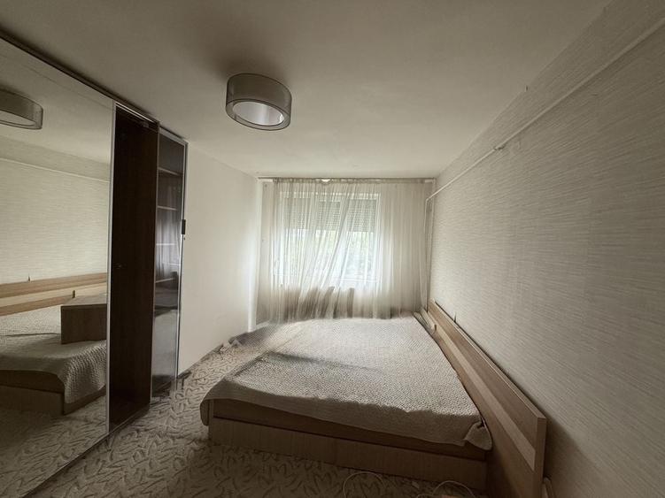 Apartament cu 3 camere decomandat în Caracal