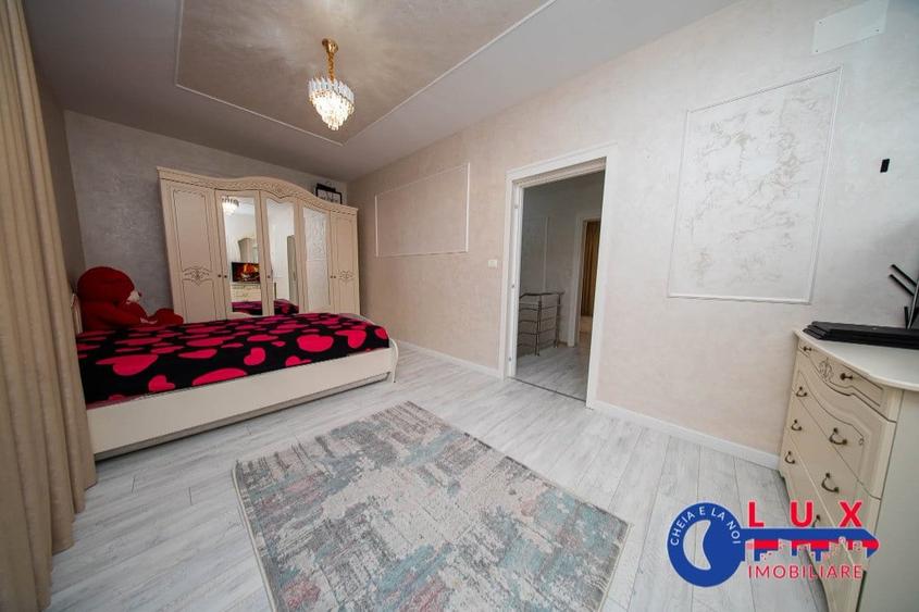 Casă cu 6 camere cu Teren 400 Mp în Babadag