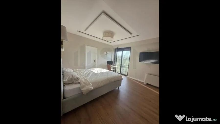 Apartament cu 4 camere decomandat în Sud