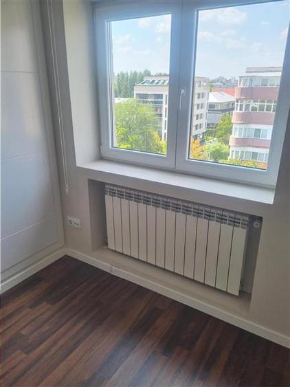 Penthouse cu 5 camere decomandat în 1 Mai