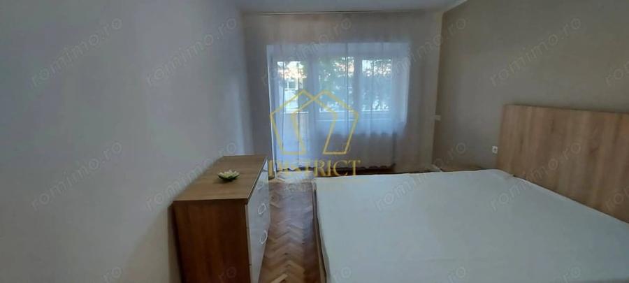 Apartament cu 3 camere semidecomandat în Complex Studențesc