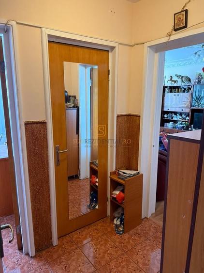 Apartament cu 3 camere semidecomandat, mobilat în Brâncoveanu