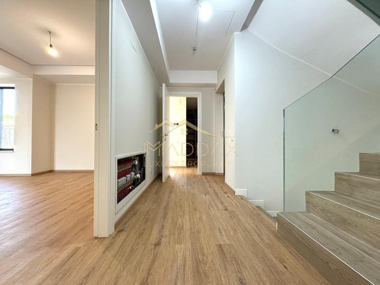 Casă individuală cu 6 camere cu Canalizare în Pipera