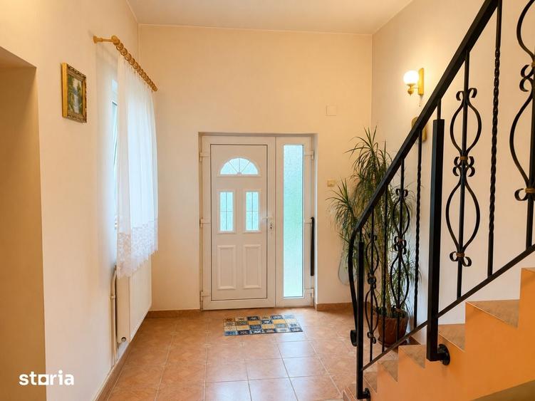 Casă cu 5 camere cu Teren 578 Mp în Joița