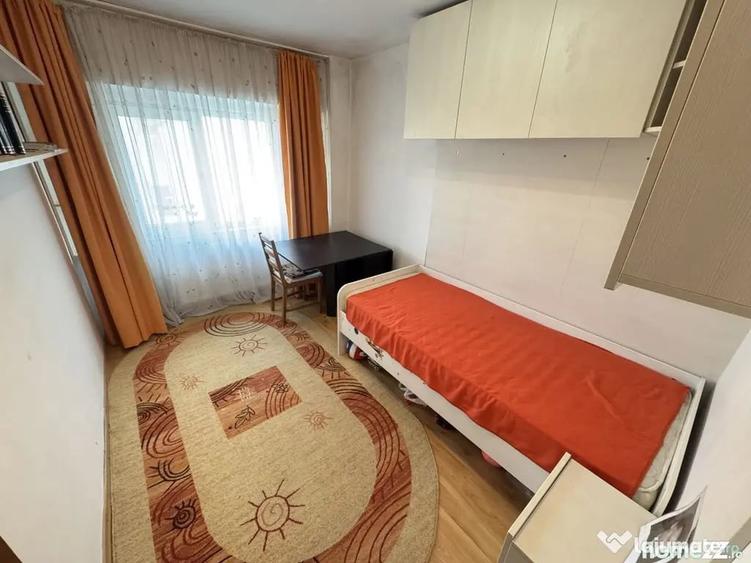 Apartament cu 3 camere decomandat în Delfinariu